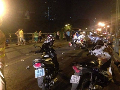 Xe bán tải rượt đuổi taxi “điên” liên quan đến một vụ việc khác?