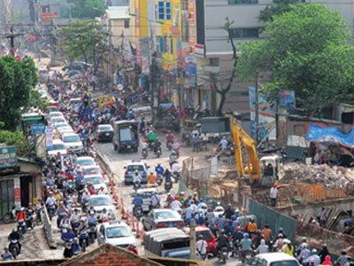Hà Nội: Đường "cong mềm mại" tắc nghiêm trọng