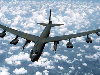 Mỹ điều B-52 bay gần đảo Trung Quốc bồi lấp