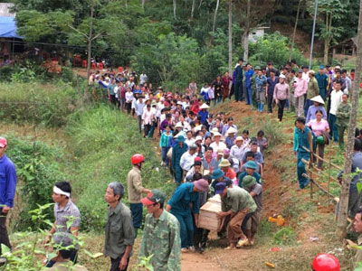 Thảm án Yên Bái: Giọt nước mắt tiễn đưa nạn nhân đến nao lòng