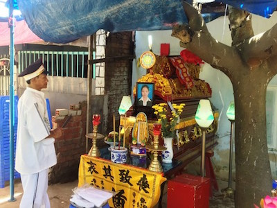 Vụ cô gái chết cháy trong nhà hoang: Chồng đau đớn nhận thi thể vợ