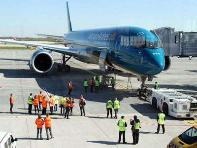 Máy bay Vietnam Airlines vẫn bay đến Pháp ngày 14-11
