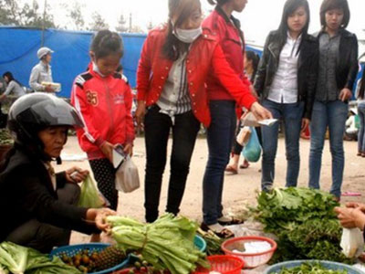 Quy định "lạ": Cấm cán bộ công chức, giáo viên… đi chợ