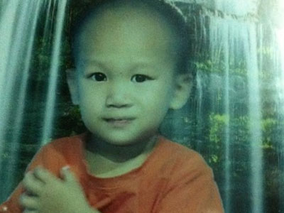 Uống nhầm thuốc tẩy trong tủ lạnh, bé trai 3 tuổi chết thương tâm