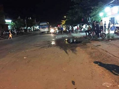 Fortuner tông văng 3 xe máy, 2 người tử vong