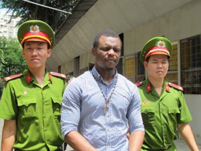 Ham trai Tây, hàng loạt quý bà Sài Gòn sập bẫy