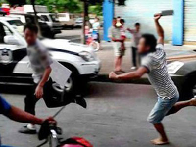 Chủ quán thịt chó vung dao chém 3 người bị thương