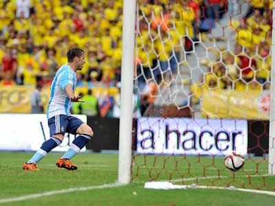 Colombia 0-1 Argentina: Thót tim phút cuối trận