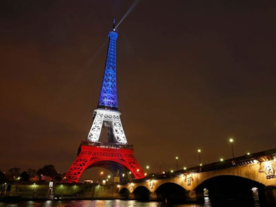 Khủng bố Paris và trách nhiệm của Facebook