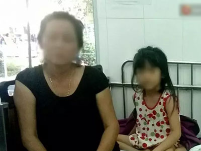Mặc vợ cầu xin khẩn thiết, người chồng vẫn bắt 2 con uống thuốc trừ sâu