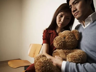 Nhà mình sắp loạn vì bố chồng làm cô giúp việc có bầu