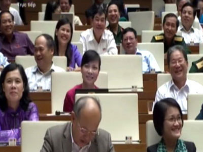 Những nụ cười chua chát ở Quốc hội