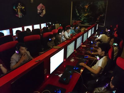 Thâu đêm ở “lò” luyện game