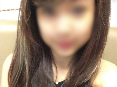 Hà Nội: Đang ngồi sau xe máy, cô gái trẻ bất ngờ ngã xuống đường tử vong