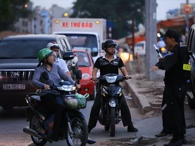 Hà Nội: Người dân bỡ ngỡ trong những ngày đầu tiên cấm đường Bưởi