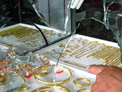 Nghi án mất 17 cây vàng khi quên đóng cửa nhà