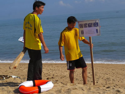 Vụ cá lạ khổng lồ ở biển Tuy Hoà: Tạm tháo biển cảnh báo