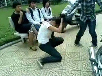 "Ảo" và vô cảm ăn mòn người trẻ