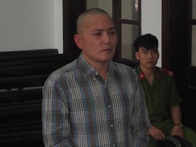 Cô gái nằm ngủ hớ hênh, kẻ đi nhầm phòng giở trò đồi bại