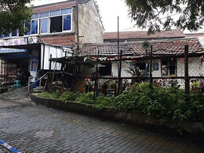Cặp đôi 85 tuổi nắm tay nhau tự thiêu trong nhà kín