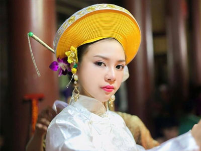 Cô đồng 9x từng bị mẹ đưa vào viện tâm thần vì nghĩ bị hâm