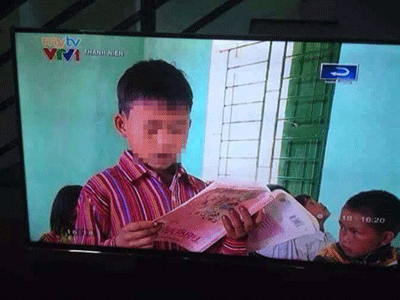 "Học sinh đọc xuôi nhưng bìa sách dán ngược"!