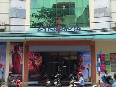 Người Hà Nội ngỡ ngàng khi biết Rạp Dân Chủ ngừng hoạt động từ hôm nay