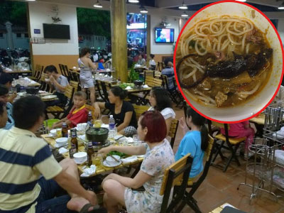 Rùng rợn đi ăn lẩu cua, gặp phải lẩu "chuột chết" ở Sài Gòn