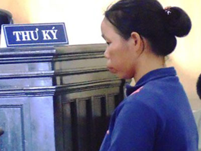 Vợ cuồng ghen đổ xăng đốt chồng khi đang ngủ