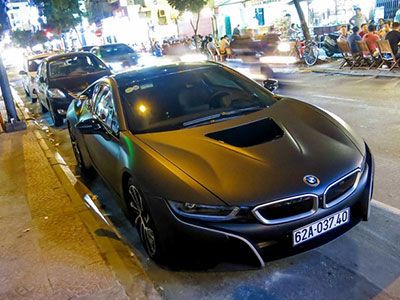 BMW i8 màu đen nhám độc đáo ở Sài Gòn
