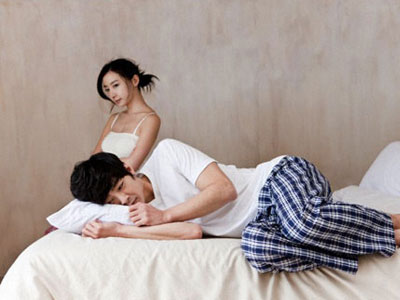 Muôn kiểu né “yêu” của những ông chồng chán vợ