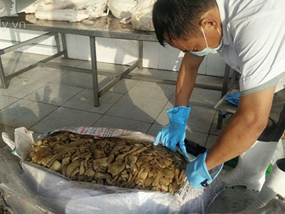 Cận cảnh quá trình "hô biến" thịt thối, bốc mùi, rỉ nước thành món ngon khoái khẩu