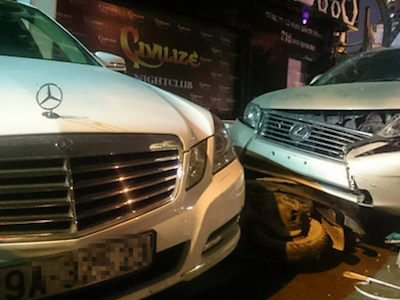Hà Nội: Nhân viên bãi giữ xe lái Mercedes của khách gây tai nạn liên hoàn
