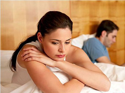 Chồng nhắn tin điều gái để chiều lòng khách hàng