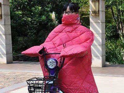 Hà Nội: Xôn xao vì áo khoác kỳ dị to như chăn bông