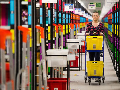 Kho hàng khổng lồ của Amazon trước Black Friday