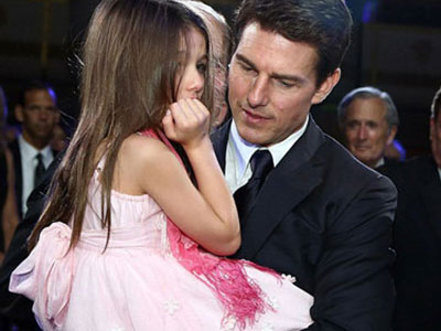 Tom Cruise bị đồn không gặp Suri hai năm vì đạo Scientology