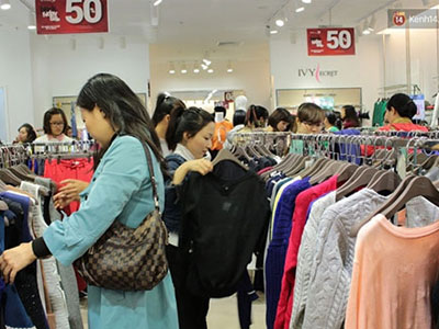 Trung tâm thương mại Hà Nội và Sài Gòn không còn cảnh chen lấn trong ngày Black Friday