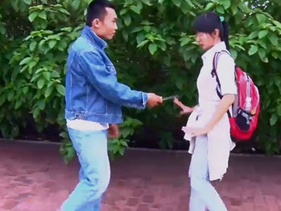 Tự vệ khi bị côn đồ đe dọa bằng dao và kim tiêm