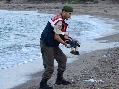 Cha “cậu bé Syria chết trên bờ biển” chính thức được nhập cư vào Canada