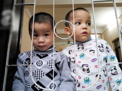 Người mẹ ruột đã bán con sang Trung Quốc chỉ thăm con vỏn vẹn 30 phút