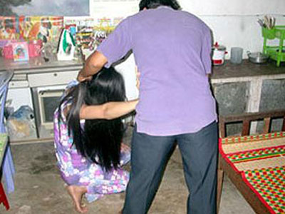 Vợ đi lánh nạn, chồng truy tận nơi đâm chết