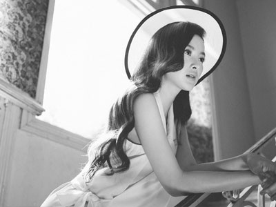 Angela Phương Trinh hóa quý cô thành thị xưa