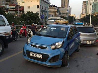 Hà Nội: Lại tai nạn liên hoàn trên cầu vượt, một người nhập viện