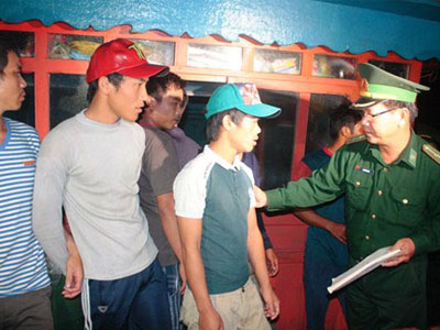 Tàu đưa thi thể ngư dân bị bắn chết ở Trường Sa đã về bờ
