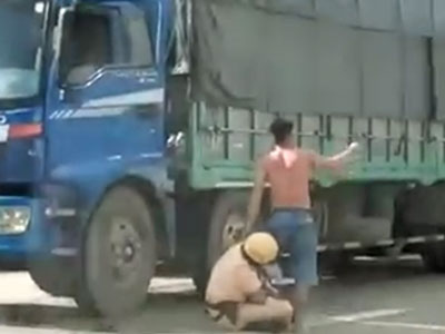 CSGT có quyền rút chìa khóa xe người vi phạm?