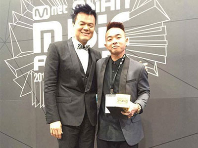 Phúc Bồ bất ngờ nhận giải cùng JYP tại MAMA 2015