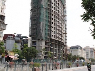 Tòa nhà triệu đô nhiều lần bị đình chỉ vẫn ngang nhiên thi công?