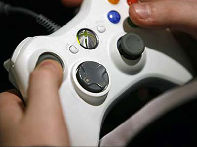 Nhốt con trong thùng rác để chơi game, bé 16 ngày tuổi tử vong