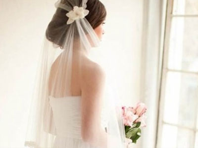 Tôi bỏ chạy giữa đám cưới khi nhìn thấy anh trai giấu mặt của chồng